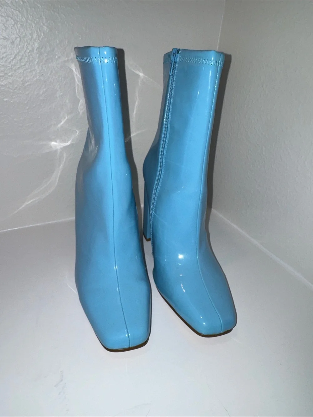 🔥NEW STEVE MADDEN Lynden Patent Ankle Boots SKY  Size 9